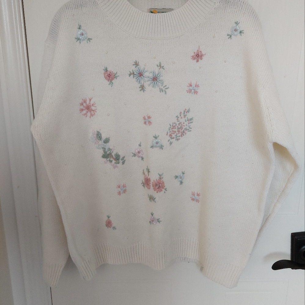 Vintage white embroidered turtleneck